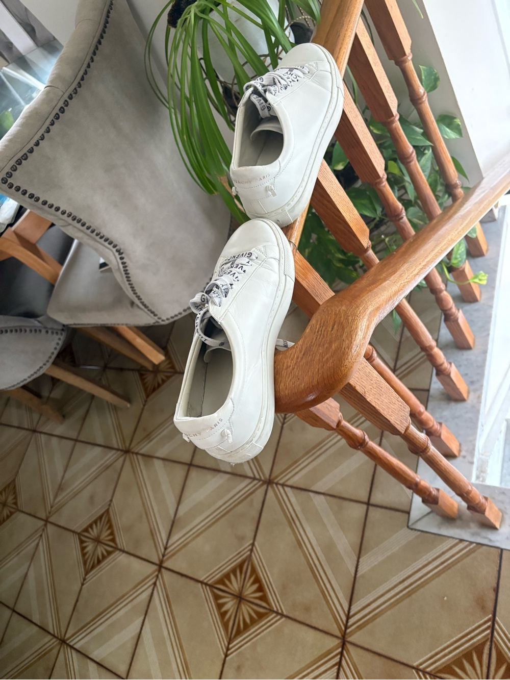 Authentic Givenchy White Leather Low-Top Sneaker